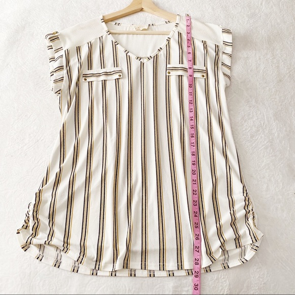 Stripe Cap Sleeve Ruched Side V-Neck Top - Picture 4 of 9